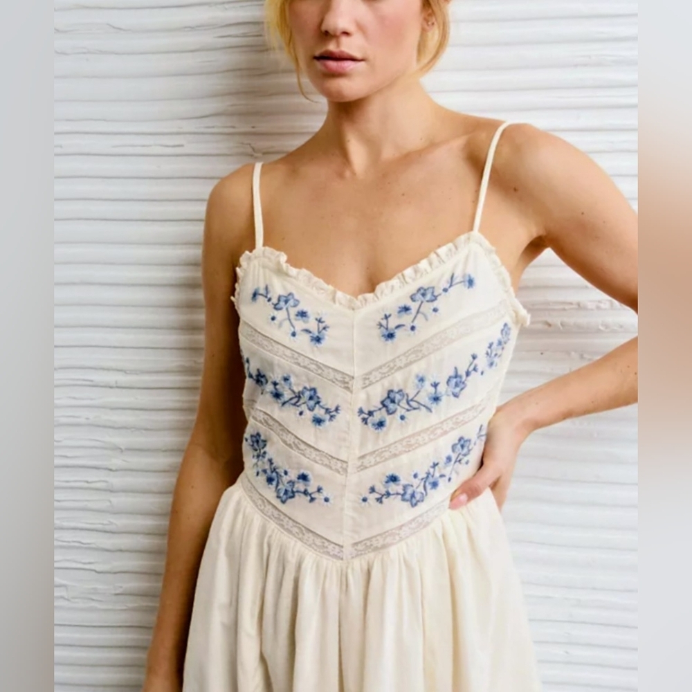 AE Bella Lace Insert Midi Dress - Picture 5 of 12